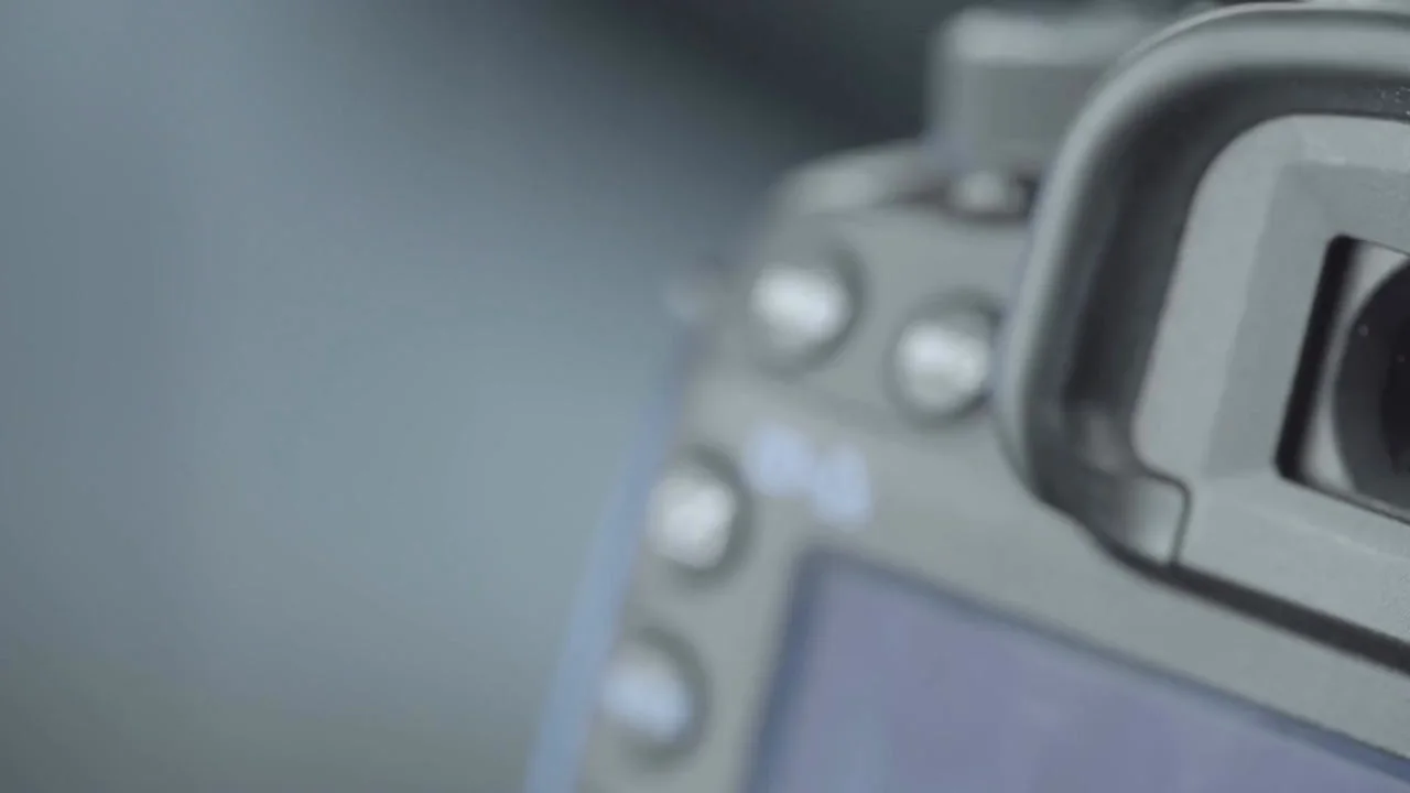 Close-up of the back of a DSLR camera used for MEM Films photography sessions in Wentzville and St. Louis, MO